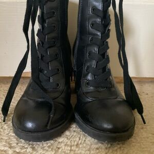 Stylish Black Lace-Up Women's Boots